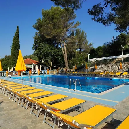 Nyaraló In Ferienresidenz Mit Pool Villanova d'Albenga