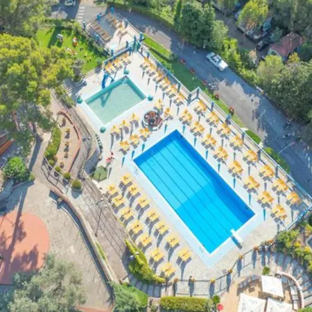 In Ferienresidenz Mit Pool * Villanova d'Albenga